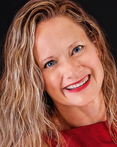 Liza Jane Headshot.jpg